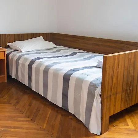 Socialist Experience In The Center Apartment *
